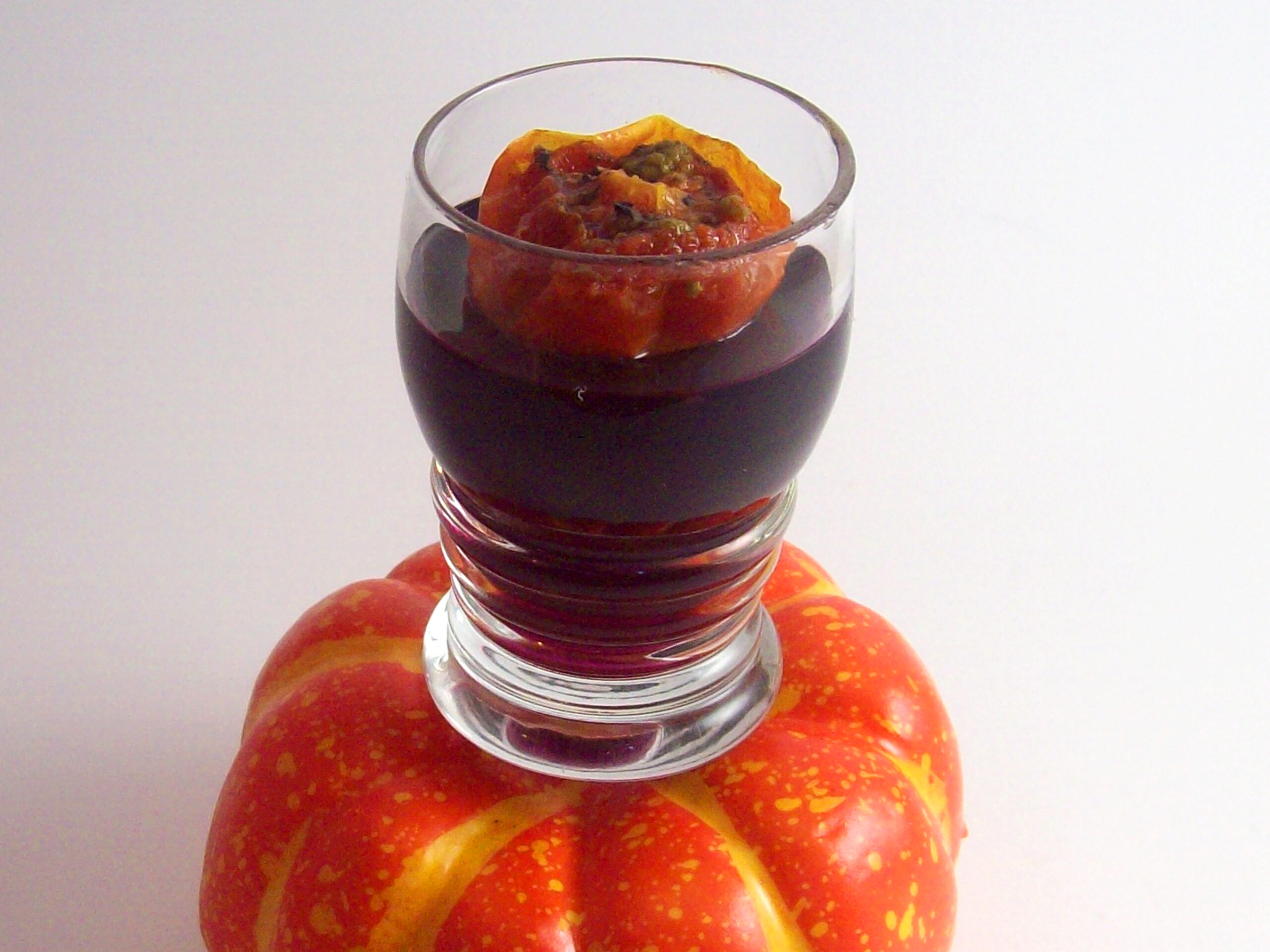 Hibiskus-Blüten- und Tomaten-Gelée